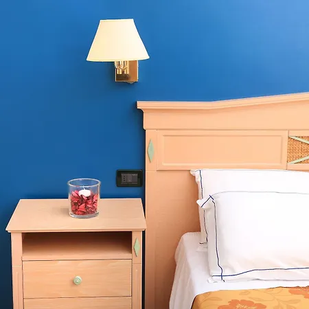 Nantis Hotel 4*